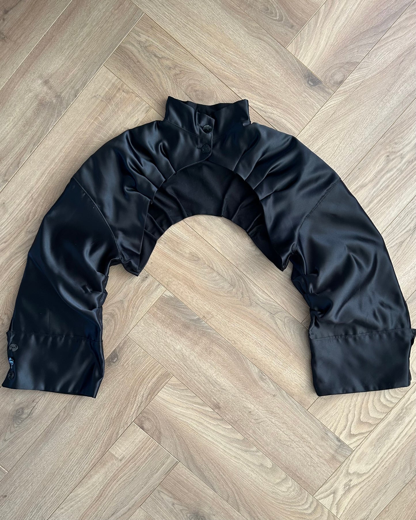 aPREORDER The Bolero in Black