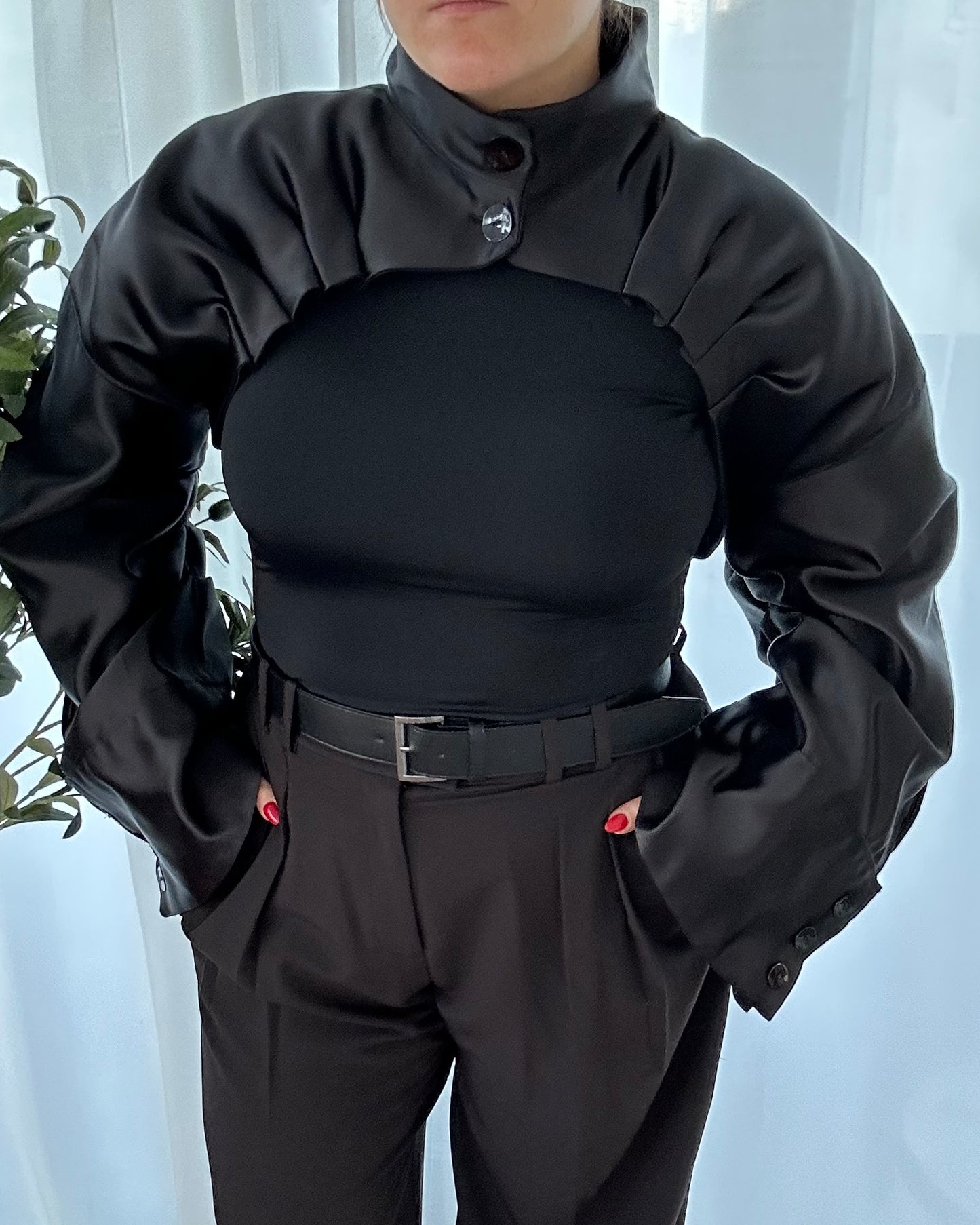 aPREORDER The Bolero in Black