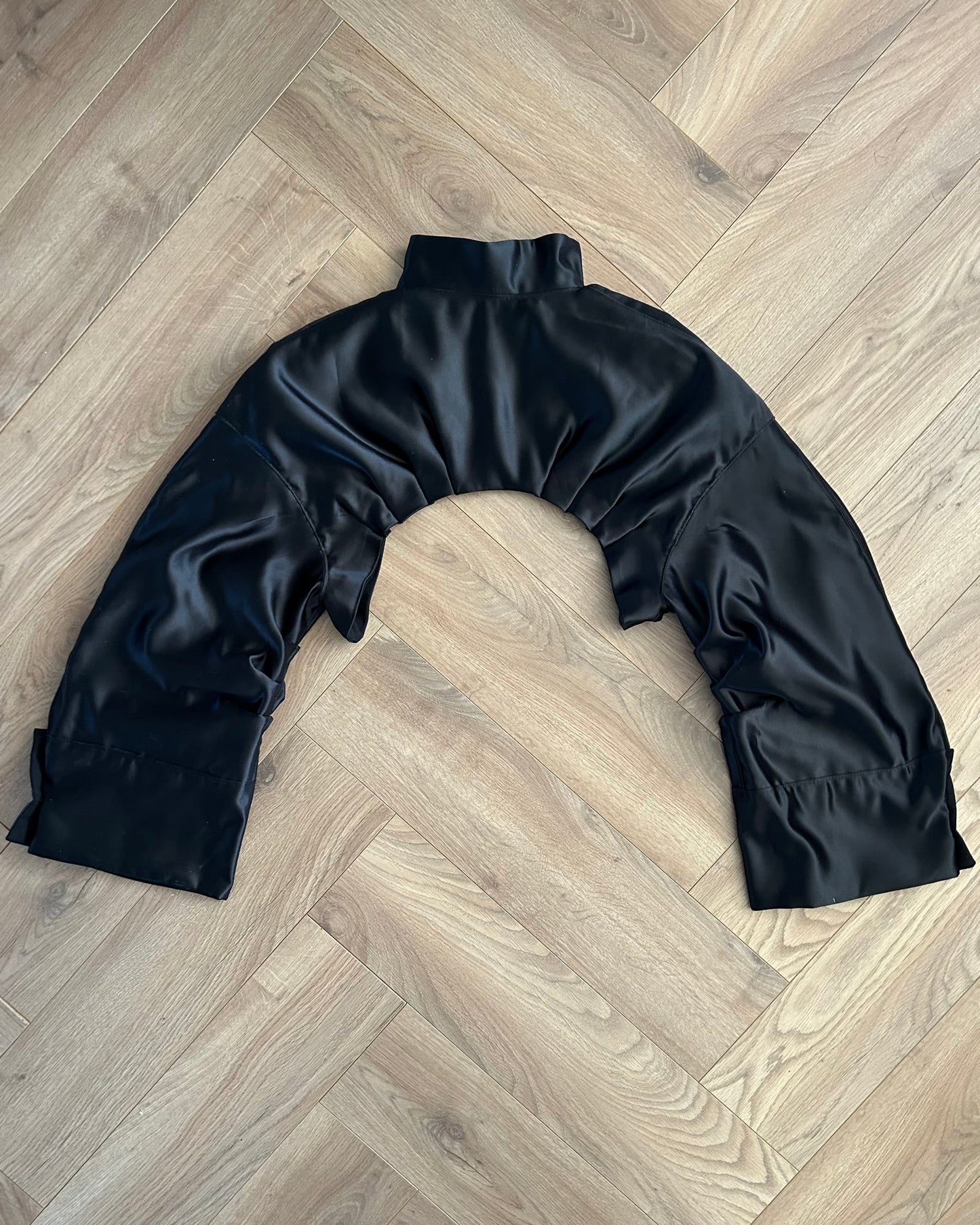 aPREORDER The Bolero in Black