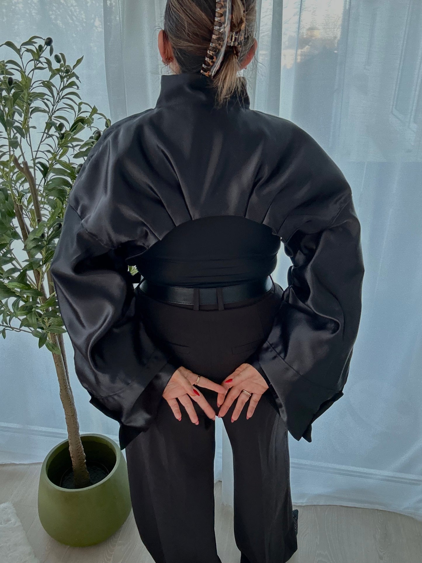 aPREORDER The Bolero in Black