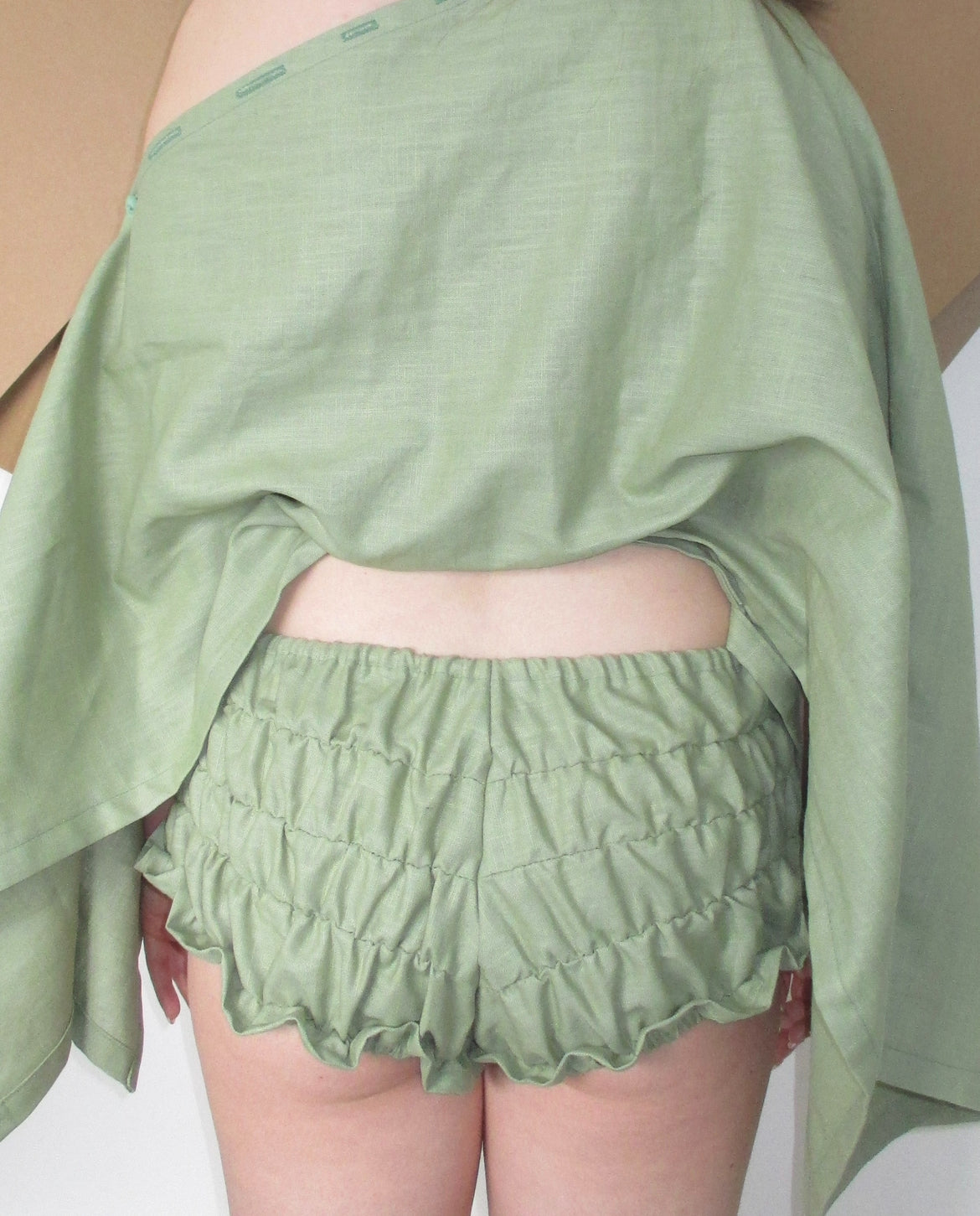 A PREORDER Sol Bloomer Shorts in Olive