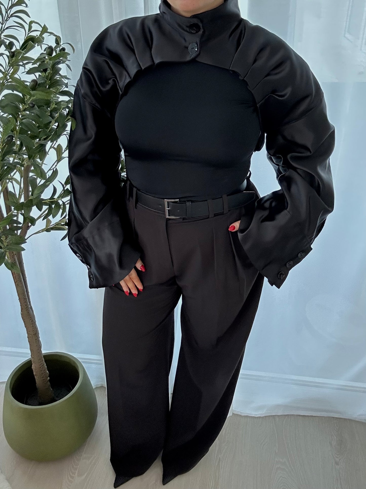 aPREORDER The Bolero in Black